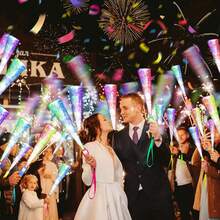 6pcs Colorful Fiber Optic Glow Sticks, LED Glow Sticks Bulk Flashing Wands For Christmas, Concerts, Party Favors, Stage Props, Weddings, Parties, Valentine's Day, Photography Atmosphere Decor, Birthday, Guests, DJ, Music Festivals, Celebrations, Memorable Neon Light Parties, Gifts, Halloween, New Year's Eve And Christmas Celebrations, Photography Atmosphere Decor