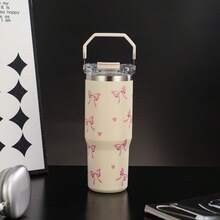 1个900毫升/33.44盎司心形蝴蝶结真空保温水瓶，大容量，带提手和吸管，双饮盖，适合旅行、户外、健身、学习、节日礼物 - 大米色蝴蝶結 - 查看 19