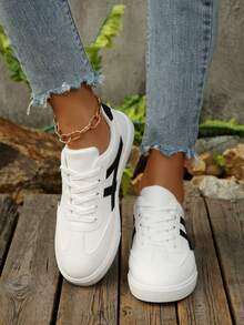 1 Pair Women's Round Toe Lace-Up PU Leather Low-Top Fashion Casual Skateboard Sneakers