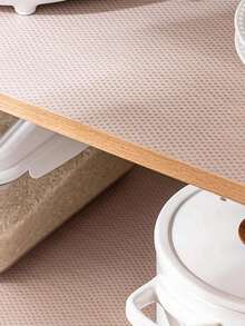 1卷 11.8*118 英寸（约 30*30 厘米）货架垫、抽屉垫、橱柜垫。采用半透明 EVA 材料制成，防水、防潮、防霉、防油、防滑。厚实耐磨，经久耐用，可水洗重复使用，可根据需要裁剪尺寸，适用于货架、橱柜、冰箱、抽屉、鞋架等。不带背胶。 - 圓點 - 查看 5