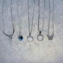 5-Piece Moonlight White Necklace Set: Alloy And Synthetic Materials, Shell-Shaped Glitter Butterfly Pendant, Suitable For Daily Wear And Gift Giving, Versatile For Various Occasions