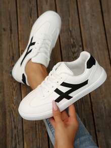 1 Pair Women's Round Toe Lace-Up PU Leather Low-Top Fashion Casual Skateboard Sneakers