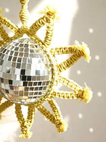 1 pieza Espejo en forma de sol con bola de macramé colgante - Bola de discoteca hecha a mano con marco de cuerda tejida amarilla - Decoración bohemia chic para pared, ventana, techo o espejo retrovisor del coche - Decoraciones para fiestas, bodas, vacaciones y festivales