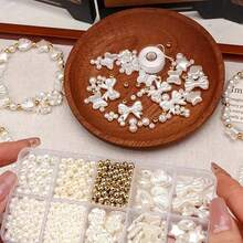 10槽优雅仿珍珠串珠首饰制作套装 - DIY项链、手链和耳环工艺套装，包含玫瑰花、蝴蝶结和亚克力珠子 - 母亲节和友谊手工的完美之选，色彩鲜艳的串珠组合，优雅的手工套装 - 彩色 - 查看 6