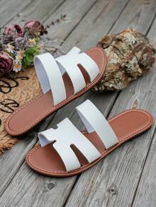 2025 Summer New Plus Size Women's Shoes - Snake Skin Embossed Round Toe, PU Flat Sandals, Casual Beach Vacation Style. Comfortable Summer Footwear, Suitable For Daily Wear, Fashionable Open Toe Design, Good Breathability, Versatile Casual Sandals, Matching Any Outfit, Suitable For French Feminine Style, Dresses, Beach, Honeymoon, Boho Style, Toe Clip, Flat Casual Shoes, Beach Shoes