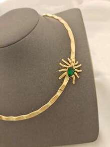 A Halloween Ladies Jewelry Green Spider Collar Suitable For Halloween Shower Daily Wear