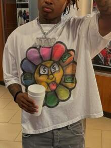 1 PCS Rainbow - Petaled Flower With Dollar Bills Nested In Petals. Front: A Mischievous Face With $ - Shaped Eyes And A Tongue Out; Back: A Stylized Symbol. It Dissects Street Culture's Playful Critique Of Materialism, Merging Sweet Aesthetics With Greed - Driven Motifs Via Gritty Textures, Spring/Summer/Fall Men Clothes, Regular Fit Shirt, Christmas & Halloween & Thanksgiving Day & Valentine's Day & Pride & Father's Day & Easter & Mother's Day & New Year & Spring Festival, Men's Round Neck Printed Short Sleeve Casual Everyday T-Shirt, They Are Excellent Gifts For Friends And Family, 100% Cotton T-Shirts Feature, A Youthful And Fashionable Design, Graphic Tees Men, Graphic Tees Women, Cachorro Feliz, Back To School - trắng - Xem 4
