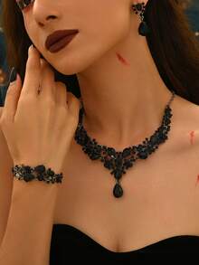 Bộ trang sức 3/4 món phong cách Gothic màu đen gồm mặt dây chuyền, bông tai và vòng tay dành cho nữ, thích hợp cho tiệc Halloween, phong cách đường phố, làm quà tặng hoặc đeo hàng ngày. - đen - Xem 5