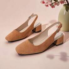 Modne, eleganckie, wysokiej jakości, zamszowe buty damskie na obcasie i grubym obcasie z kwadratowym noskiem, wsuwane, w dużych rozmiarach, idealne na spotkania, do domu, na formalne wydarzenia, imprezy, uniwersalne, pasujące do różnych stylizacji, niezbędne na ulicę, do pracy, dojazdy do pracy, nieścierne, wygodne do noszenia przez dłuższy czas