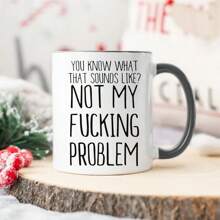 أكواب وأدوات مائدة خزفية ذات أنماط كرتونية ذات طابع حفلات، تشمل أكواب الشاي والقهوة والحليب، متوفرة بألوان متعددة وقابلة لإعادة الاستخدام لأغراض مختلفة.