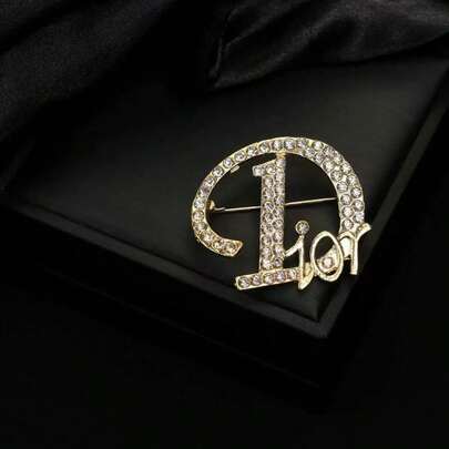 Broche de mujer con letra, broche de alta calidad de Corea con incrustaciones de rhinestone, accesorios lindos para niñas, regalos, broches, broches navideños. Empaque y decoración de regalo de Navidad, decoraciones navideñas para el hogar, decoración de habitación de invierno