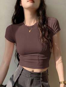 Camiseta de manga curta de ombro direito para mulheres verão nova seda gelada cor sólida com rosca camisa de fundo curto top slim fit e versátil