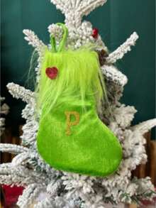 Opakowanie pojedyncze, skarpetki świąteczne, ozdoby świąteczne, zielony plusz, haftowane skarpetki z literami, ozdobne skarpetki świąteczne w torebce prezentowej