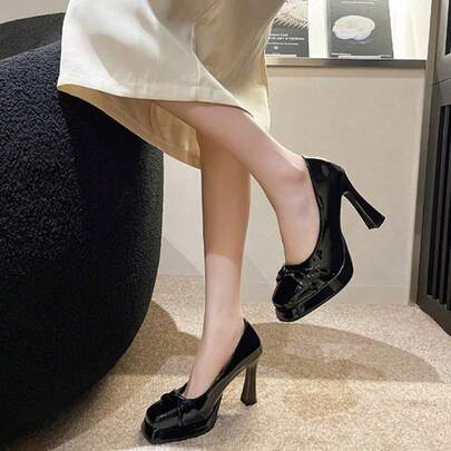 High Heels, geschlossene Form, quadratische High Heels, wasserdichte Fliege, Einzelschuhe, dünne Lacklederschuhe, Bankettschuhe im Retro-Stil, Rock-High-Heels, elegante Schuhe mit Temperament für den Weg zur Arbeit, koreanische Damenschuhe mit grobem Absatz, modische High Heels mit dicker Sohle, Damen-High-Heels mit kleinem, flachem Mund, Frühling und Herbst 2024, neues Modell, Netz, rot, raues Temperament, Feenstil, Lilien-Einzelschuhe für Damen, schlicht, aber mit einem Gefühl von Luxus. Der Sommer ist neu und undefiniert, aber wie können Sie dank der Freiheit die Kleidung, die Sie jedes Mal wählen, als beste Überraschung für sich selbst wählen? Valentinstagsgeschenk, Geburtstagsgeschenk, wasserdicht, schicke Familie, schicke Frau, schicke Geliebte, schicke Mutter, schicke beste Freundin