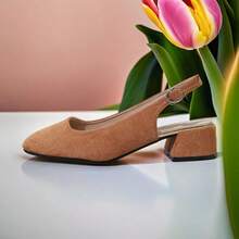 Modne, eleganckie, wysokiej jakości, zamszowe buty damskie na obcasie i grubym obcasie z kwadratowym noskiem, wsuwane, w dużych rozmiarach, idealne na spotkania, do domu, na formalne wydarzenia, imprezy, uniwersalne, pasujące do różnych stylizacji, niezbędne na ulicę, do pracy, dojazdy do pracy, nieścierne, wygodne do noszenia przez dłuższy czas