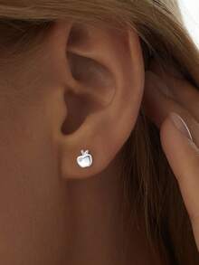 FOREVER QUEEN 1 par de brincos de maçã em prata esterlina S925 para mulheres, com um design leve, luxuoso e minimalista. Adequado para mulheres, ideal para uso diário e um presente perfeito para namoradas, mães e irmãs.