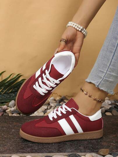 Women's Spring/Autumn New Waterproof Non-Slip Round Toe Low-Top Casual Shoes, Flat, Comfortable, Versatile, Contrast Color, Sporty Casual Shoes, Retro Style Sneakers, Black/White/Gray