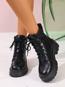 大码女粗跟刺绣棕色踝靴搭配毛衣方头中腰时尚牛仔靴秋冬新款短靴