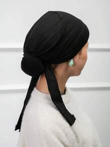 1 pieza Gorra interior con banda elástica incorporada y correas de amarre, suave y sedosa, transpirable, absorbente del sudor, elástica y resistente a las pelusas, adecuada para uso diario como capa base para vestir - Negro - Ver 3