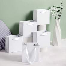 1 pieza/10 piezas Bolsas de regalo de papel blanco de 5.5*5.5 pulgadas con asas, bolsas de regalo de fiesta cuadradas de unicolor simple y duraderas, adecuadas para compras, despedida de soltero, boda, fiesta de novia, fiesta de soltera, decoración de fiestas, cumpleaños, propuesta de dama de honor, decoración de boda, fiesta de novia, despedida de soltero y talla grande ocasiones. - Blanco - Ver 4