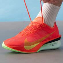 Nike 男子ZOOMX VAPORFLY NEXT% 4運動訓練跑步鞋 - 紅色 - 查看 2