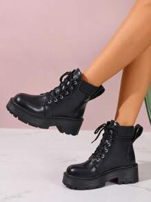 大码女粗跟刺绣棕色踝靴搭配毛衣方头中腰时尚牛仔靴秋冬新款短靴