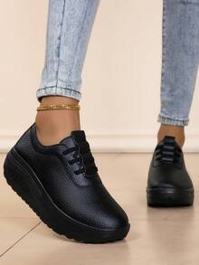 Autumn/Winter New Thick Sole Women Shoes, Casual Shake Shoes, Increase Height Shoes, Solid Black Color, Dirt-Resistant, Fashion Design, Versatile Women Shoes