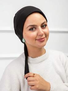 1 pieza Gorra interior con banda elástica incorporada y correas de amarre, suave y sedosa, transpirable, absorbente del sudor, elástica y resistente a las pelusas, adecuada para uso diario como capa base para vestir - Negro - Ver 2