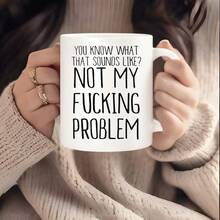 أكواب وأدوات مائدة خزفية ذات أنماط كرتونية ذات طابع حفلات، تشمل أكواب الشاي والقهوة والحليب، متوفرة بألوان متعددة وقابلة لإعادة الاستخدام لأغراض مختلفة.