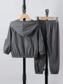 2 Stücke/Set Jungen Lässig Slogan Muster Farbblock Langarm Kapuzen Reißverschluss Jacke und Hose Set, geeignet für Lässig, Sport, Alltag, Schule, Outdoor, Frühling/Herbst