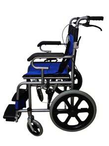 SILLA DE RUEDAS DE TRASLADO PLEGABLE CON RUEDAS DELANTERAS 360 CON FRENO DOBLE - azul real - Ver 5