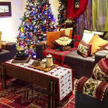 1/25pcs Christmas Red & Black Plaid, Reindeer & Snowflake Printed Linen Table Runner, Suitable For Holiday Parties, Birthday Dinners, Kitchen & Dining Room Decor, Furniture & Home Textile Decor. It Is A Multi-Purpose Home Decor Item Applicable For All Seasons, Perfect For Party/Holiday Decorations, And Also An Excellent Gift For Parents And Friends.