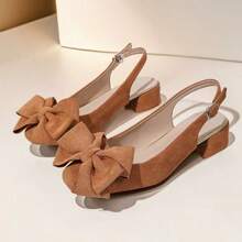 Modne, eleganckie, wysokiej jakości, zamszowe buty damskie na grubym obcasie z kwadratowym noskiem, wsuwane, w dużych rozmiarach, idealne na spotkania, do domu, na formalne wydarzenia, imprezy, uniwersalne, wygodne do chodzenia, jazdy samochodem i dojazdów do pracy.