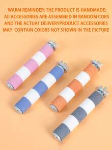 1 szt. Kolorowy pręt do mielenia papug ze stali nierdzewnej, ze śrubami do mocowania, zapewnia ptakom grzędę i rozrywkę, edukacyjne artykuły dla ptaków, akcesorium do klatki dla ptaków, zabawka dla papugi (wszystkie kolory akcesoriów, losowo montowane)