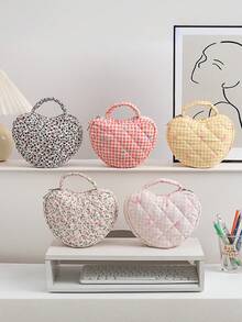 1 Stück Damen Handtasche für Make-up, ein blumenmusteriger, tragbarer, gesteppter Aufbewahrungsbeutel für Toilettenartikel und Kosmetik mit Nischenkonstruktion und großer Kapazität. Es hat einen einfachen, stilvollen und frischen Stil, was es zu einem Muss für die Reise und der perfekten Wahl für schöne Damen macht. Herbst Uni Essentials Reise Essentials Urlaubs Reise Tasche für Damen Make-up Organizer