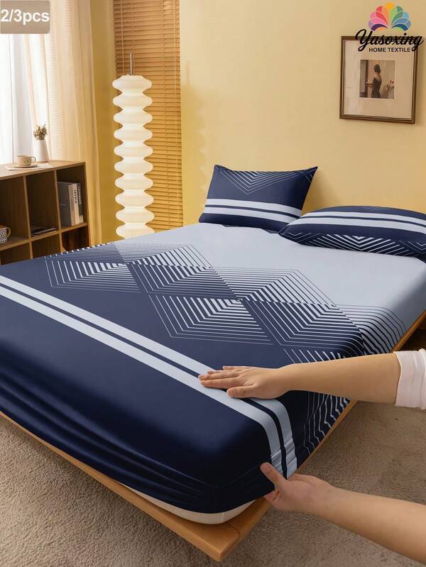 2/3 Stück/Set dunkelblaues geometrisches Muster Spannbetttuch Set ohne Füllung, geräumiges Spannbetttuch Set für Schlafzimmer aus bürstenbestrichener Mikrofaser, atmungsaktiv und bequem 1 Stück Spannbetttuch + 1/2 Stück Kissenbezug ohne Füllung, Rückkehr zur Schule Bettwäsche Set, moderner avantgardistischer Stil