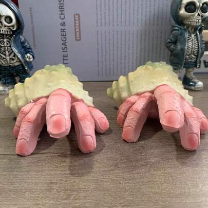 1 Creativa scultura di elemento horror di Ognissanti, dito con parassita a forma di granchio, ornamento spaventoso in resina a forma di granchio eremita, decorazione da giardino per Ognissanti, oggetto creativo