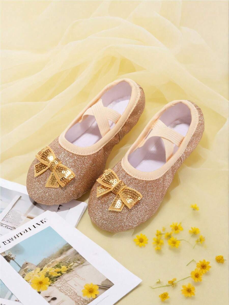 一双儿童黄色可爱公主蝴蝶结芭蕾舞鞋，软底室内训练鞋，全弹力面料，舒适耐穿，套穿式，非常适合舞蹈和表演。 - 金色 - 查看 1