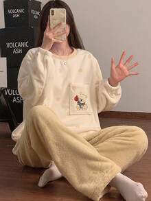 两件套女士黄色波点法兰绒蓬松睡衣套装，卡通熊刺绣，冬季抽绳家居服，舒适保暖服 - 黃色 - 查看 4