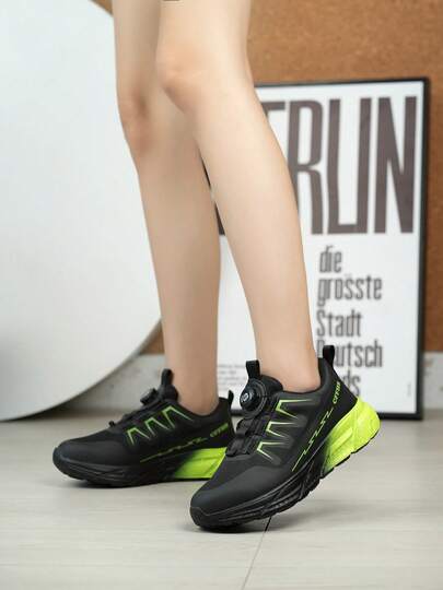 女士黑色钢头鞋，锻造车间防砸防刺鞋，男士钢头工作靴，防滑仓库、园艺和建筑工地靴，制造、工业和户外工作鞋，男士工作和运动鞋，多功能建筑和日常工作鞋，高帮工作鞋，登山靴，户外旅行、荒野探险和徒步旅行鞋。