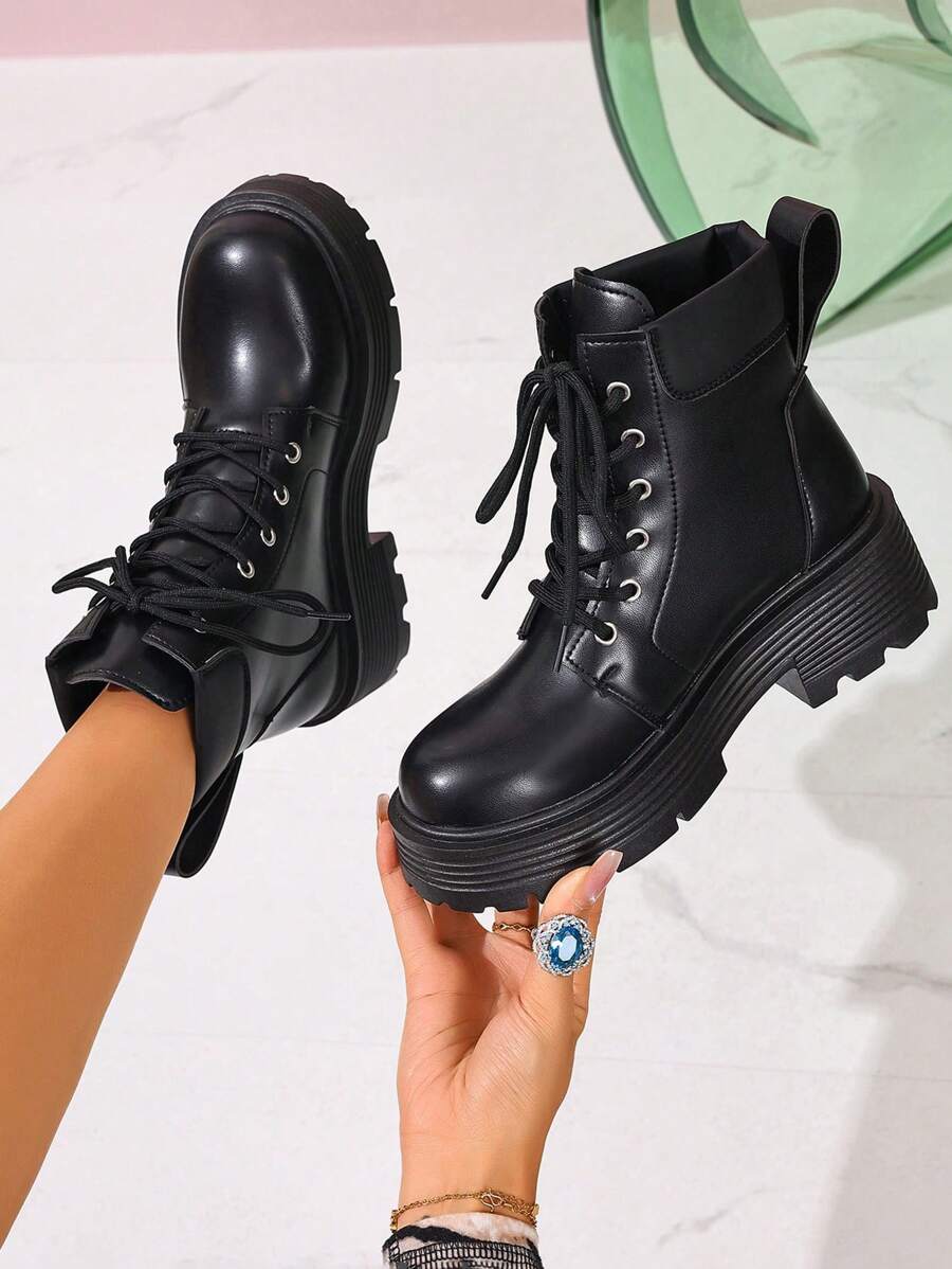 大码女粗跟刺绣棕色踝靴搭配毛衣方头中腰时尚牛仔靴秋冬新款短靴