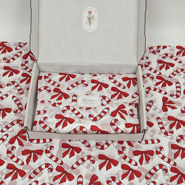 Papel de seda de boneco de gengibre de Natal 60/30/10 - 20 x 34 polegadas, design de biscoito de gengibre e bolinhas, embalagem protetora leve, Papai Noel, meias de Natal, luzes, folhas de árvore de Natal, para embrulho de presente, proteção de itens frágeis, decorações de Natal (listras de bengala de doce, estrelas azuis), decorações de biscoito de gengibre, embrulho de Natal, estilo de Natal, estampas temáticas de Natal, embrulho sazonal, decorações de Natal, planejamento de festas, Natal, decorações de Natal, pijamas de Natal, presentes de Natal, decoração de Natal