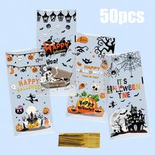 50 pièces de sacs transparents pour collations, bonbons, thème d'Halloween avec imprimés de citrouilles et de crânes. Sacs cadeaux d'emballage pour fête de vacances avec attaches torsadées