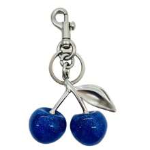 Kirsche Kette mit glänzendem Harz Anhänger - Legierung, dekorative Zubehörteile Kirsche Dekoration Taschenkette Anhänger Taschenverlängerungskette mit Kettenanhänger, geeignet für verschiedene Taschen, Schlüsselanhänger, Handtaschen, Umhängetaschen, Schultertaschen für Frauen, Autoschlüsseltasche, geeignet für Geldbörsen und Taschen, ideales Geschenk für die Familie