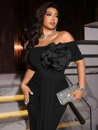 Büyük Beden Şık Asimetrik Omuz Kısa Kollu Elbise, 3D Çiçek Volanlı, Kadınlar İçin Üst Düzey Tasarım Sırtı Açık Kısa Kollu Parti Elbisesi, Rahat, Çok Yönlü, Şık Parti Dar Kesim, Bol, Rahat, Yüksek Esnek Bel, İnceltici, Seksi, Düz Renk Mini Elbise