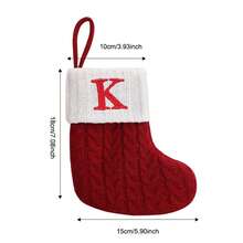 Kreativ gestrickte Buchstaben Weihnachtsstrümpfe, rote Wolle mit exquisiter Stickerei, diese Schneeflocken Dekostrümpfe haben einzigartige Designs; können als Weihnachtsbaum-Ornamente verwendet werden, um eine festliche Atmosphäre zu schaffen, geeignet für Wohnzimmer und Fensterdekorationen, perfekt für Weihnachtsfeiern und Weihnachtsdekoration Raumdekoration Winter