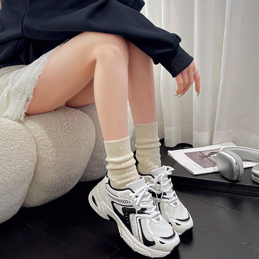 新款女士休闲运动鞋，厚底运动鞋，男女情侣鞋，适合所有季节 - 黑與白 - 查看 1