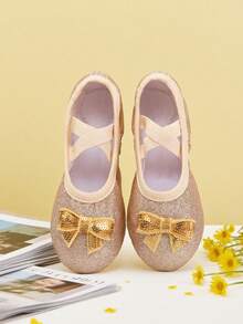 一双儿童黄色可爱公主蝴蝶结芭蕾舞鞋，软底室内训练鞋，全弹力面料，舒适耐穿，套穿式，非常适合舞蹈和表演。 - 金色 - 查看 4