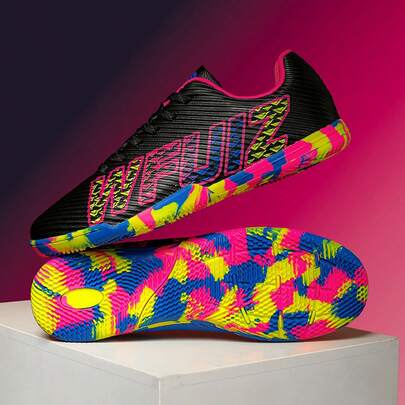 Scarpe da calcio indoor junior - Scarpe da futsal con suola in gomma e disegno multistud | Scarpe da calcio da competizione basse e leggere per allenamento | Scarpe da calcio per giovani giocatori di livello accademico