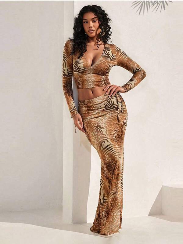 Ensemble sexy de 2 pièces : top à manches longues imprimé et mini-jupe moulante